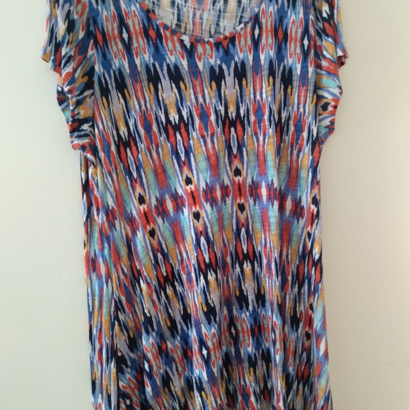 SOLD. Tops - Picture 3 of 5